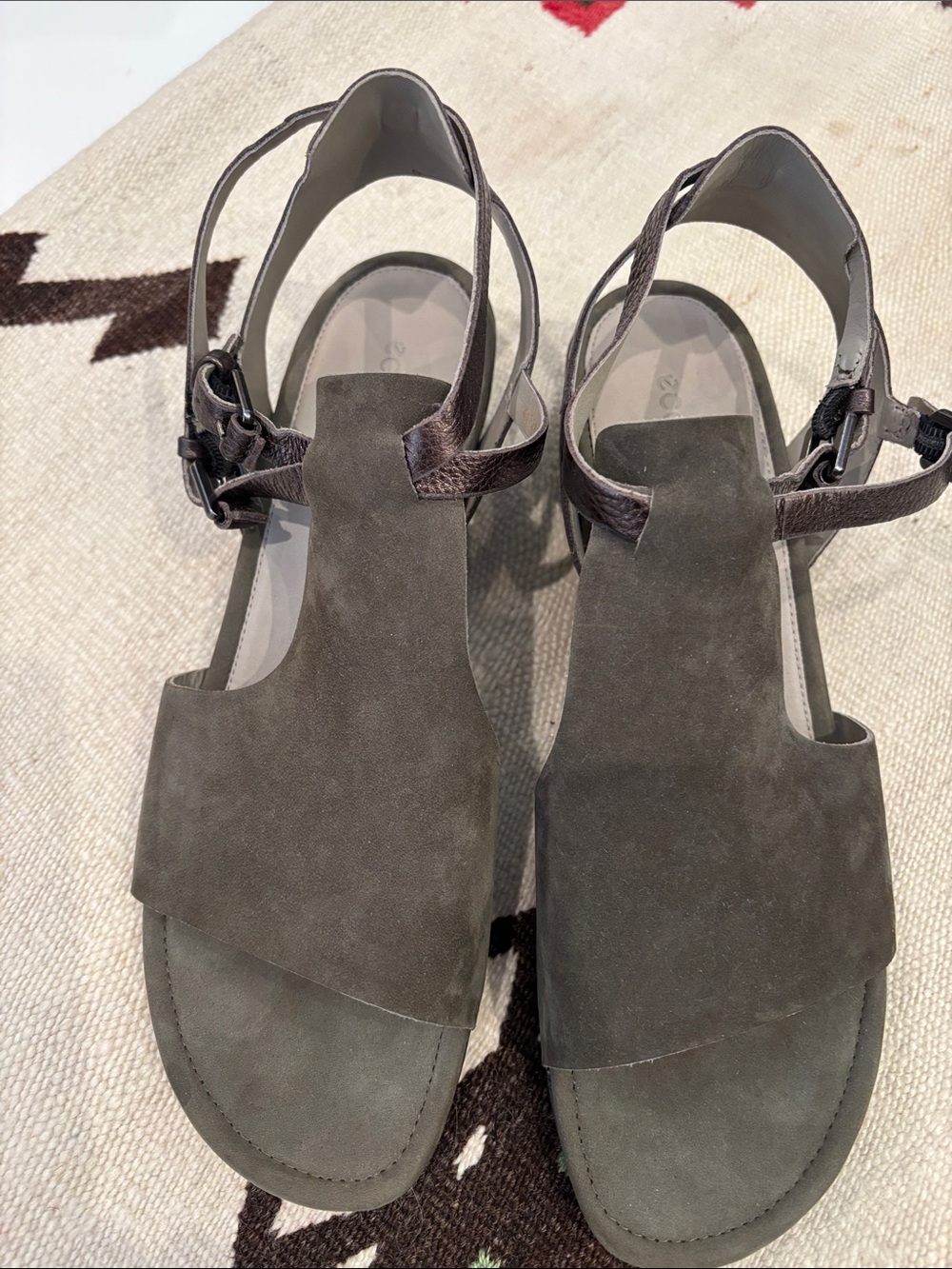 NWOT Ecco suede sandals